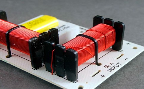 音箱喇叭分频器与高低音箱喇叭工作电路图详解